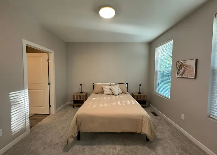 Holiday home Unwind In Style At Fargo's Hidden Gem! #102 *