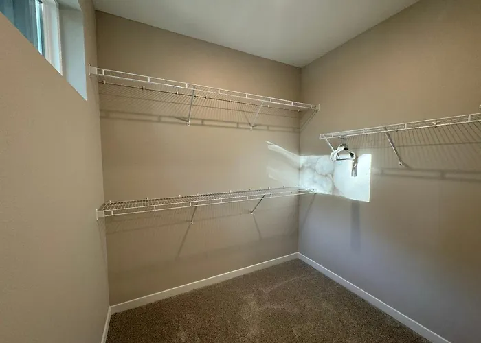 Unwind In Style At Fargo's Hidden Gem! #102 Holiday home Fargo